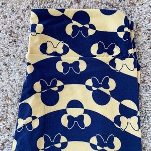• Lularoe OS Disney Leggings •
